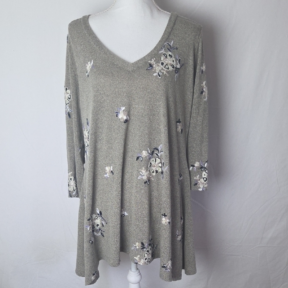 Fig and Flower Women's Embroidered Flowers V-Neck Brown Tunic Top Size 1X